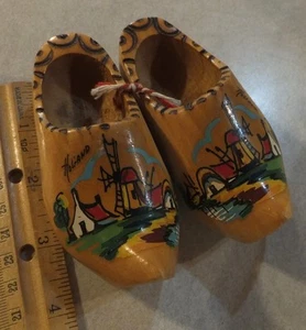 VTG DUTCH WOODEN SHOES CLOGS HOLLAND SOUVENIR 4" DETAILED WINDMILL SCENE - Picture 1 of 10