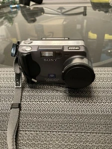 Sony Cyber-shot DSC-S30 1.3MP Digital Camera Retro Vintage Collectable READ - Picture 1 of 14