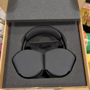 Brand New AirPod Maxes - Photo 1 sur 2