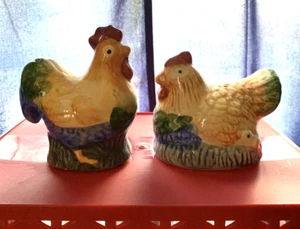 JUEGO COCTELERA CERÁMICA GALLO Y GALLINA SAL Y PIMIENTA - 3 X 3,5 pulgadas - Imagen 1 de 3