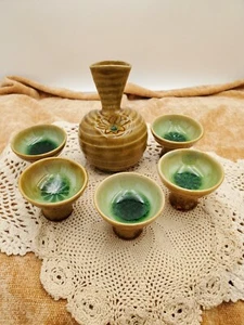 Japanisches handgeworfenes Keramik Sake Set - Bild 1 von 19