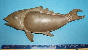 VINTAGE BRASS FISH ASHTRAY - MADE IN TAIWAN - VINTAGE 9" BRASS FISH ASHTRAY - Picture 1 of 4