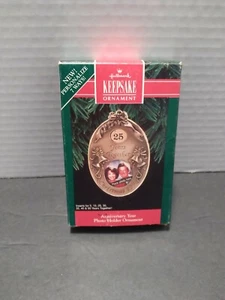 Neu in Box 1992 Punze Jubiläumsjahr Foto Halter Andenken Ornament - Bild 1 von 5