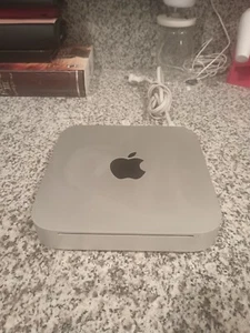 Apple Mac mini 2010 (A1347) 2.4GHz Core2 Duo 2GB RAM 320GB HD High Sierra DVD/CD - Picture 1 of 4
