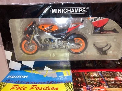 122111127 MINICHAMPS 1:12 HONDA RC212V CASEY STONER 2011 WORLD CHAMPION NEW - Immagine 1 di 4