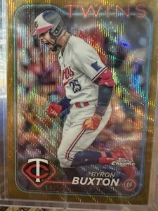 2024 Topps Series 1 - #94 Byron Buxton Gold Wave Refractor/50 - Picture 1 of 2
