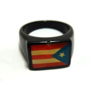 VINTAGE Men's Square PLASTIC RING Puerto Rico Flag Ring - Foto 1 di 4