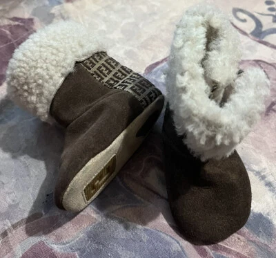 Zapatos de Bebé FENDI Botas Zucca Talla 1 Usados Auténticos Foto 1 de 4