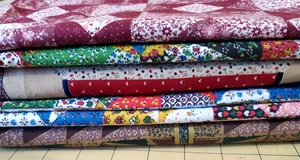 Fabric Lot of 5 prints - 10 yards Cotton Fabric Patchwork & Panel Prints Vintage - Picture 1 of 13