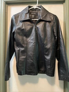 Chaqueta para mujer New York & Company de cuero genuino negra con cremallera talla S - Imagen 1 de 14