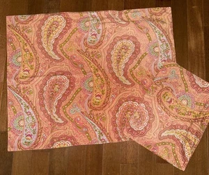 2 Pottery Barn "Salmon Pink Paisley" Standard Kissenbezüge 100% Baumwolle - Bild 1 von 3