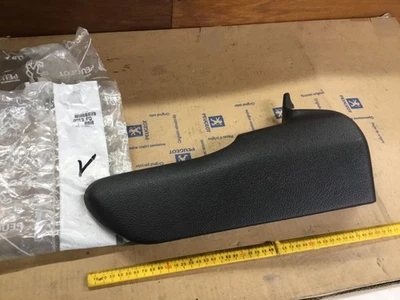 Genuine Peugeot 206 left nsf  seat trim moulding cover 8913FQ 9631515377 - Image 1 of 4