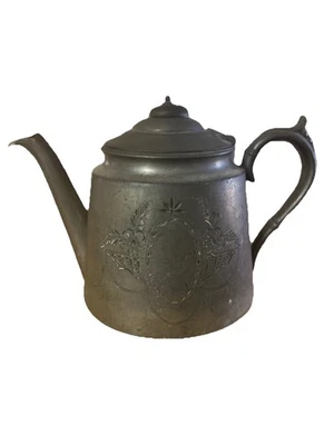 Antigua tetera de metal Britannia galvanizada chapada en plata Sheffield  Foto 1 de 4