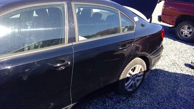 Used Rear Left Door Assembly Rear Side fits: 2015 Volkswagen Jetta Sdn electric - Изображение 1 из 4