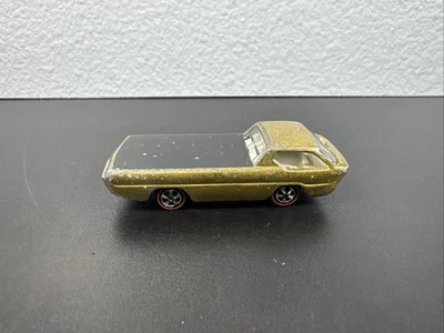 1968 Hot Wheels Redline Deora, US body, Gold w/white interior - Image 1 of 4
