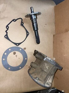 Ford 4R70W extension housing and output shaft W/hub and gaskets, no bolts - Bild 1 von 10