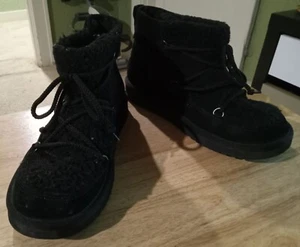 Koolaburra by Ugg Black Women’s Michon Mini Ankle Sherpa Boot Size 8 - Picture 1 of 10