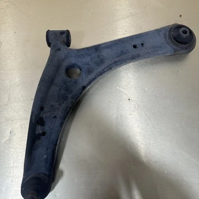 Mitsubishi Outlander Sport 2019 brazo de control inferior delantero lado izquierdo fabricante de equipos originales Foto 1 de 4