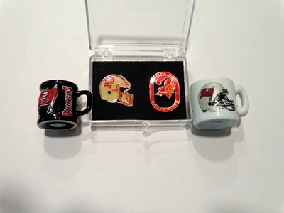 Mini conjunto de canecas e pinos de futebol americano vintage NFL Tampa Bay Buccaneers com estojo prata - Imagem 1 de 2