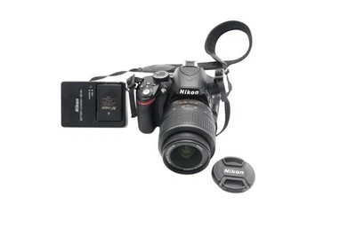 Nikon D3200 DSLR Camera 24.2MP with 18-55mm, Shutter Count 11718, Good Condition - Image 1 of 4