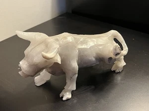 White Grey Quartz Marble Stone Hand Carved Bull Statue - Picture 1 of 7