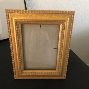 Cornice portafoto 5”x7” legno screziato oro/vetro vert/horz. In piedi o da appendere - Foto 1 di 20