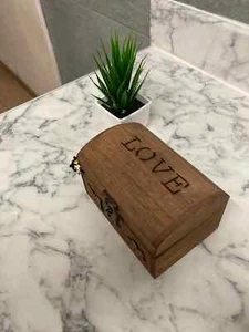 Small Wooden Gift | Jewellery Love BOX | Engraved| Butterfly Flower Love - Picture 1 of 8