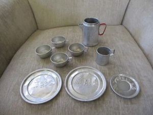 VINTAGE CHILDREN’S TOY ALUMINUM DISH SET 3 LITTLE KITTENS - Picture 1 of 22