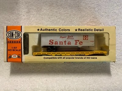 Con-Cor HO Scale TTPX Trailer Train Flat Car #80017 with Santa Fe Trailer Kit - Image 1 of 3