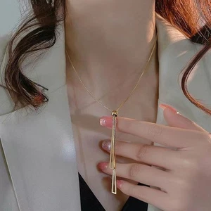 Necklace with special design ideal for fashion enthusiasts and collectors - Picture 1 of 14