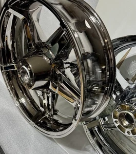 Harley  road glide Rear Wheel 2024 -25 street Glide BLACK Chrome rim EXCHANGE - Picture 1 of 17