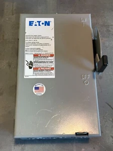 Eaton Interruttore di sicurezza generale DG221NGB, 30A 3W, 120/240V 1P 2 poli per interni - Foto 1 di 10