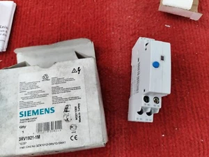 P:SEIMENS Siemens 3RV1921-1M Alarm Switch - Picture 1 of 4