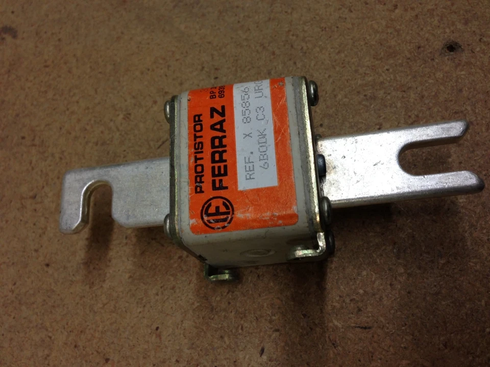 Protistor Ferraz 600VAC 125A M 87940 URG 31ESP 125 D110 con ganchos Foto 1 de 1