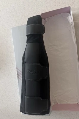 Cinturón de seguridad de cuero de apoyo Ford OEM protector de pecho concienciación sobre el cáncer de mama Foto 1 de 4