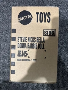 Barbie Sig. Stevie Nicks Bella Donna Puppe 2025 in der Hand - Bild 1 von 4