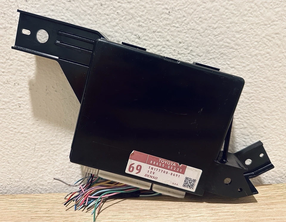 2009-2013 Lexus RX350 Climate Control Amplifier 88650-0E230 OEM - Image 1 of 4