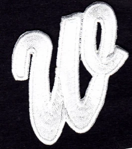 BUCHSTABEN - weiße Schrift 2" Buchstabe "W" - gestickte Applikation zum Aufbügeln - Bild 1 von 2