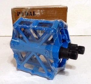 2 NEW Bicycle BMX Bike Blue Alloy Metal Studded Pedals 1/2 #040DP0043ABL, NIB - Picture 1 of 3
