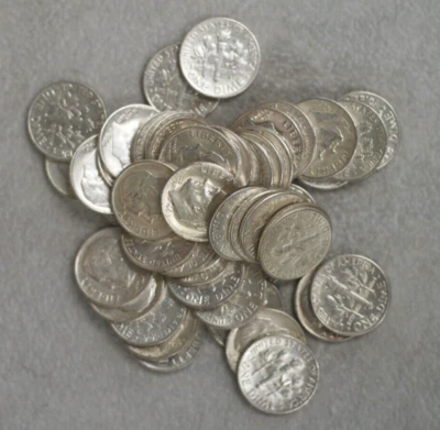 90% SILVER ROOSEVELT DIME ROLL MIXED DATES AND MINT MARKS - Image 1 of 3