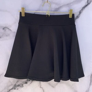 Neu mit Etikett DJT Damen lässiger Mini ausgestellter einfacher schwarzer Faltenrock mit Shorts Größe S - Bild 1 von 6