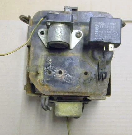 1977 SUZUKI GS 750 BATTERY BOX WITH SOLONOID AND RELAY NOT TESTED - Image 1 of 1