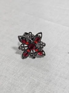 Anillo de cóctel tono plata piedras rojas forma de estrella talla 8 ajustable J3-1510 - Imagen 1 de 5