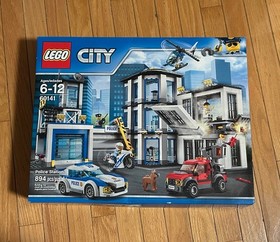 LEGO CITY 60141 Police Station - LEGO BOX DAMAGE - SHIPS W/O LEGO BOX! PLS READ!