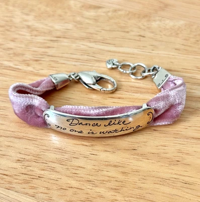 Pulsera Brighton Dance Like No One Is Watching Inspiración Placa Rosa y Plata Foto 1 de 4