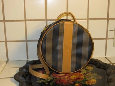 Bandolera redonda vintage de lujo Fendi Pequin a rayas Foto 1 de 4