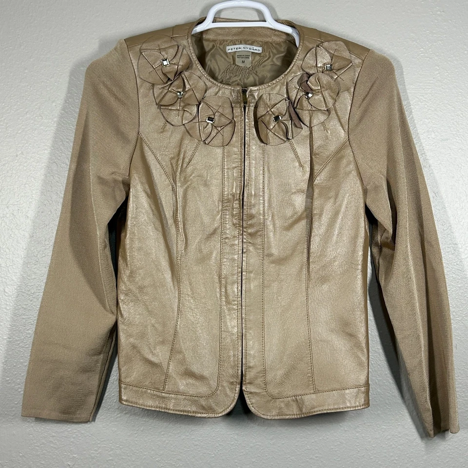 Chaqueta de Cuero Peter Nygard Mujer M Taupe Floral Roseta Cremallera Frontal Tejida Tachonada Foto 1 de 4