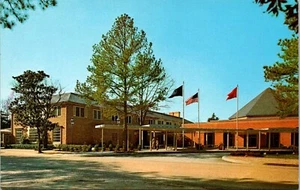 Williamsburg Lodge Williamsburg Virginia Postcard - Picture 1 of 2