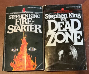 Stephen King, The Dead Zone & Firestarter, 1st edition paperbacks  - Foto 1 di 7