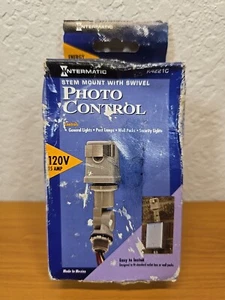 Intermatic Photo Control K4221C 120V controllo luce esterna 15A montaggio stelo girevole - Foto 1 di 5